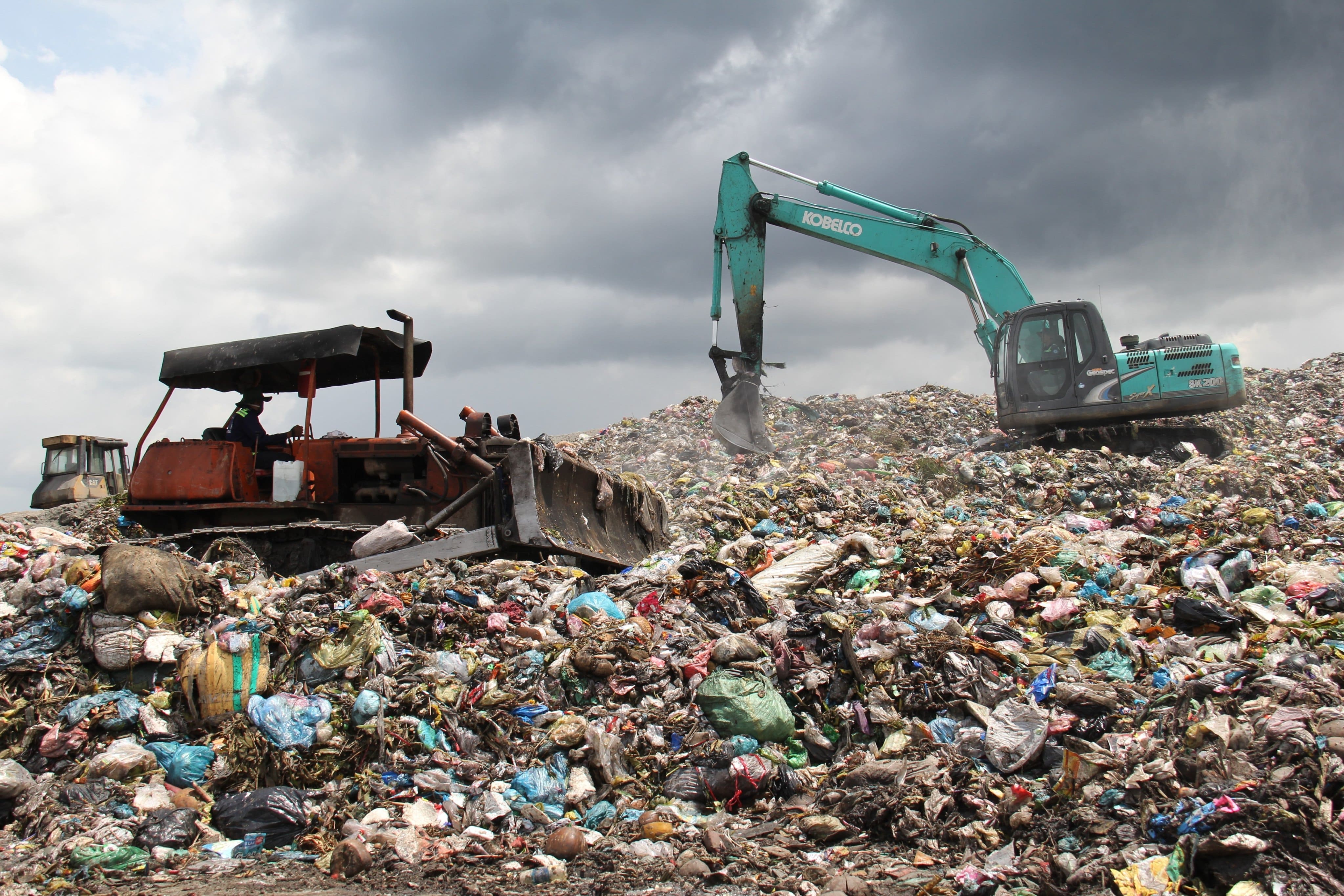 Binh Duong stopped receiving garbage trucks into landfills, switched to circulating treatment